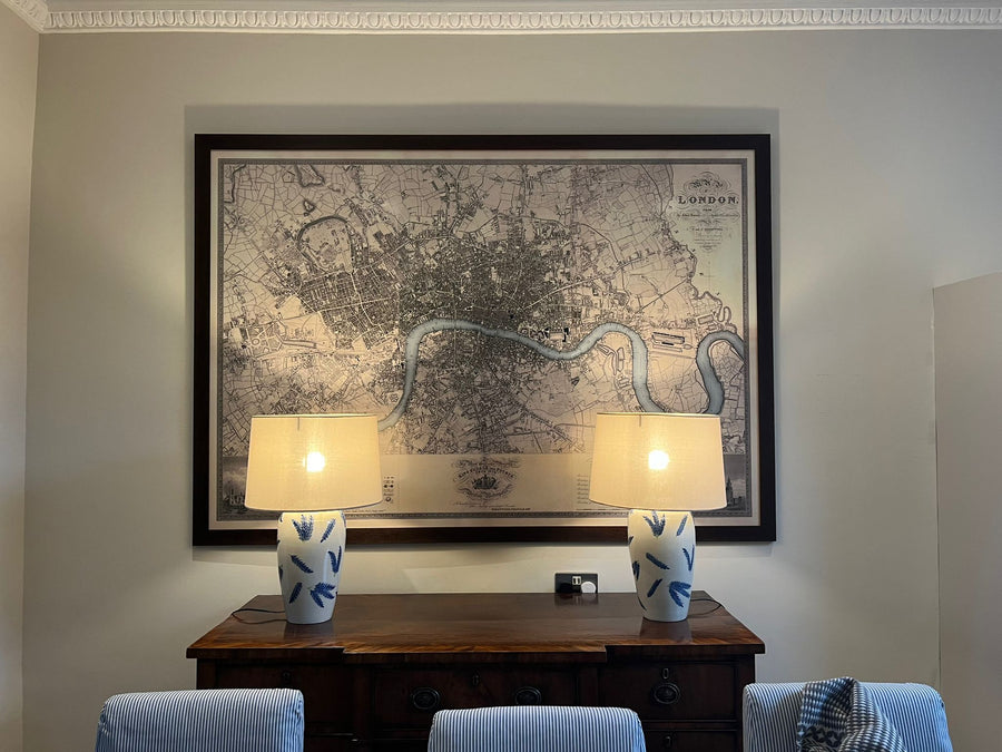 Grande Mappa Antica di Londra di C&J Greenwood, 1830 - Monocromatica con Unico Tamigi Blu 