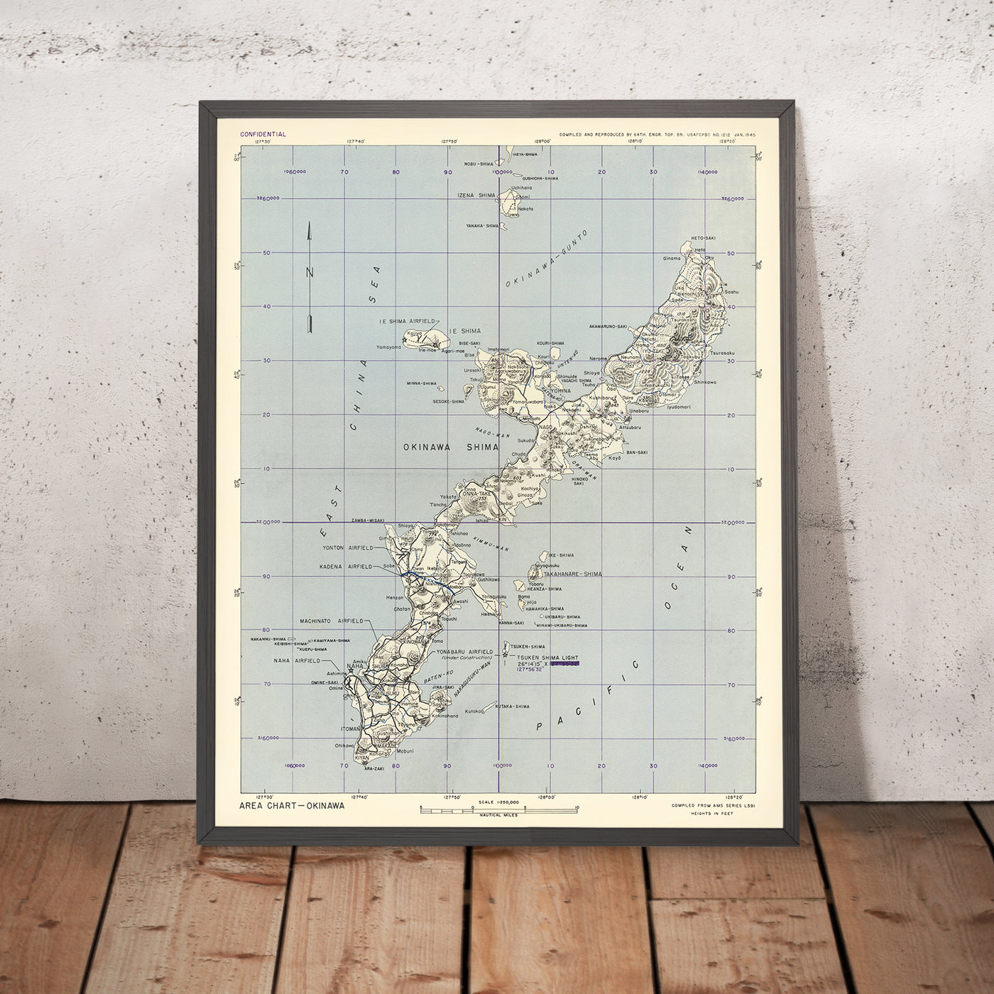 Mapa militar antiguo de Okinawa realizado por el 64.º Batallón Topográfico de la Base de Ingenieros, 1945: Naha, aeródromo de Kadena, Ie Shima, aeródromo de Yontan, Kanna Saki